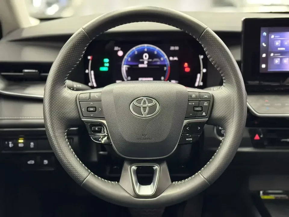 Toyota Camry Hybrid 2.0HGVP Luxury Edition 2024 — миниатюра 5