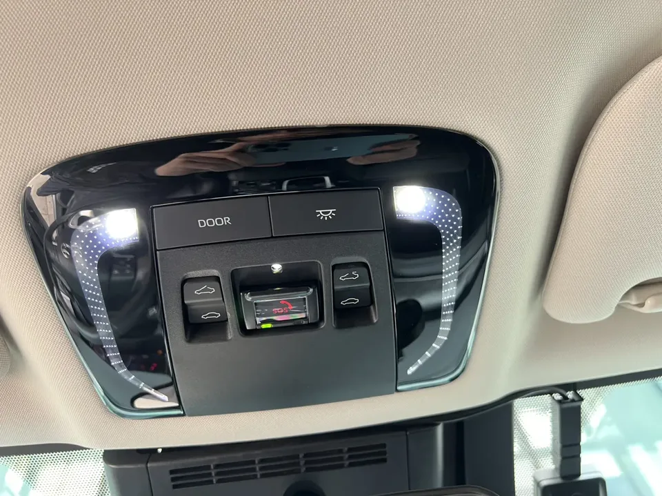 Toyota Camry 2.0GVP Deluxe Edition 2025 — миниатюра 3