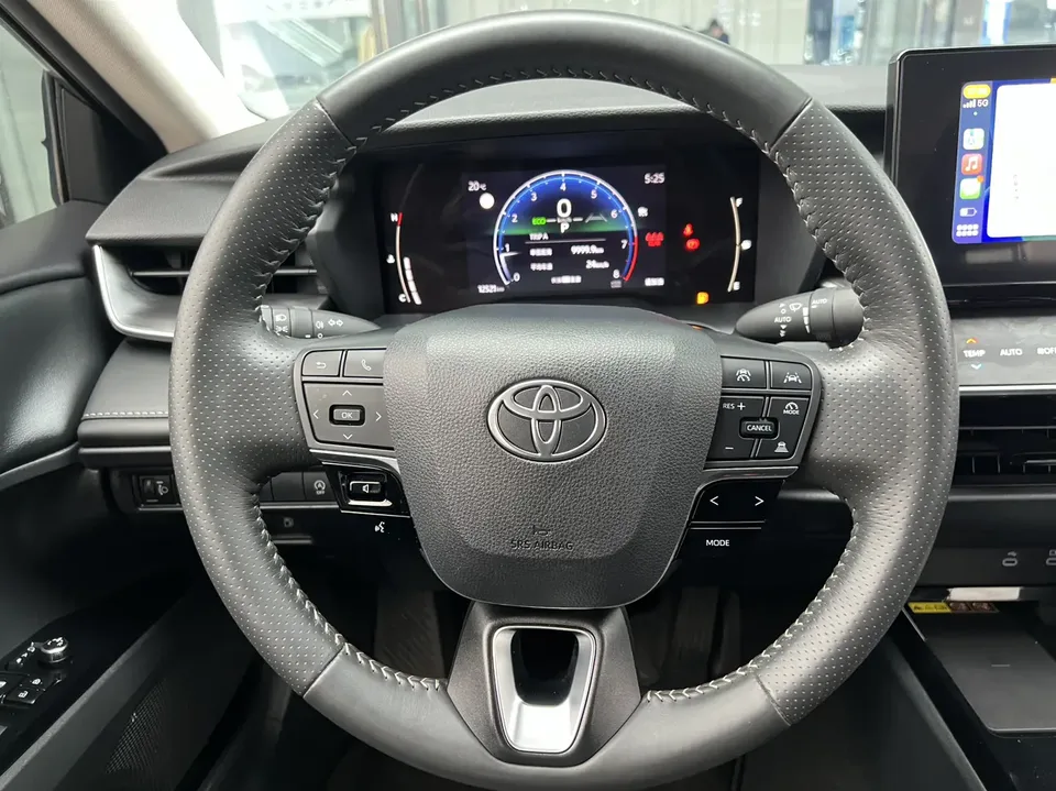 Toyota Camry 2.0GVP Deluxe Edition 2025 — миниатюра 4