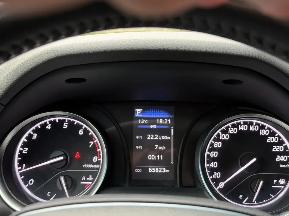 Toyota Camry 2.0GVP Leading Edition 2023 — миниатюра 3