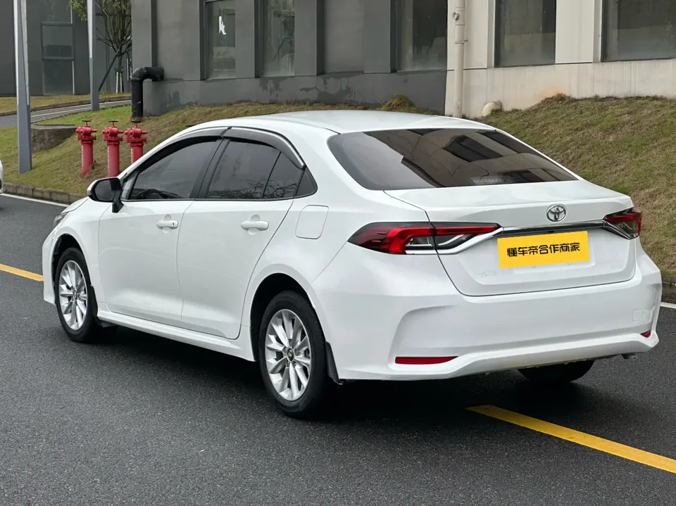 Toyota Corolla 1.2T S-CVT Elite PLUS Edition 2023 — миниатюра 4