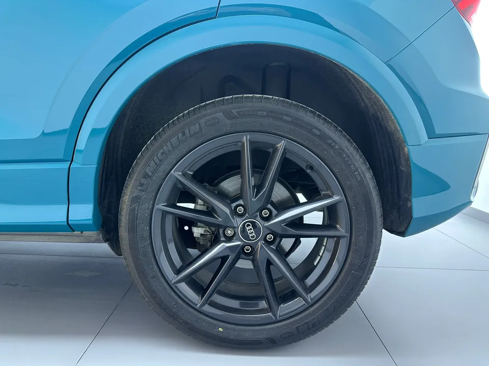 Audi Q2L Audi Q2L 2022 35 TFSI aggressive and dynamic model 2023 — миниатюра 3