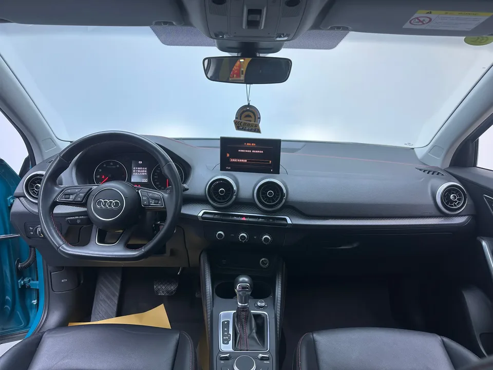 Audi Q2L Audi Q2L 2022 35 TFSI aggressive and dynamic model 2023 — миниатюра 4