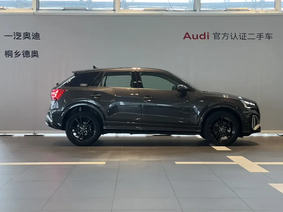 Audi Q2L Audi Q2L 2024 35 TFSI aggressive and dynamic model 2025 — миниатюра 2