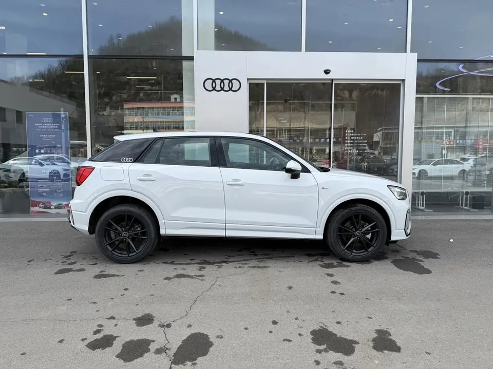 Audi Q2L Audi Q2L 2024 35 TFSI aggressive and dynamic model 2025 — миниатюра 2