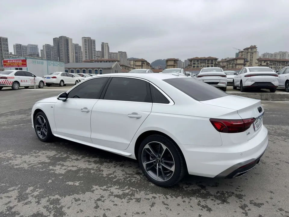 Audi a4 l A4L 2022 Audi A4L 2022 40 TFSI Fashionable and Elegant 2022 — thumbnail 4