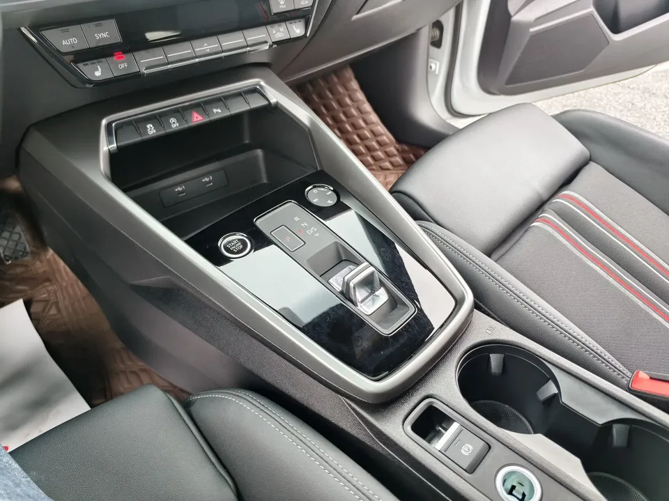 Audi A3 facelift Sportback 35 TFSI stylish and sporty 2023 — миниатюра 4