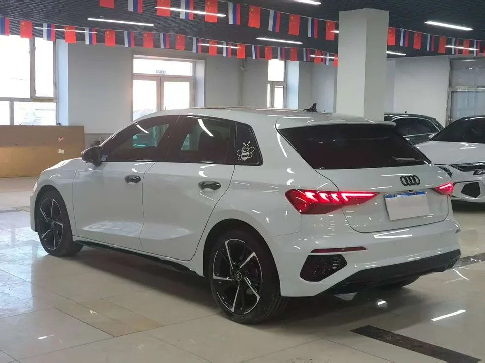 Audi A3 Sportback 35 TFSI stylish and sporty 2022 — миниатюра 4