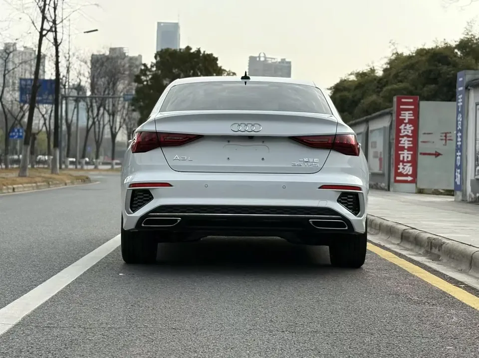 Audi A3 A3L Limousine 35 TFSI Fashionable and Elegant 2023 — миниатюра 2
