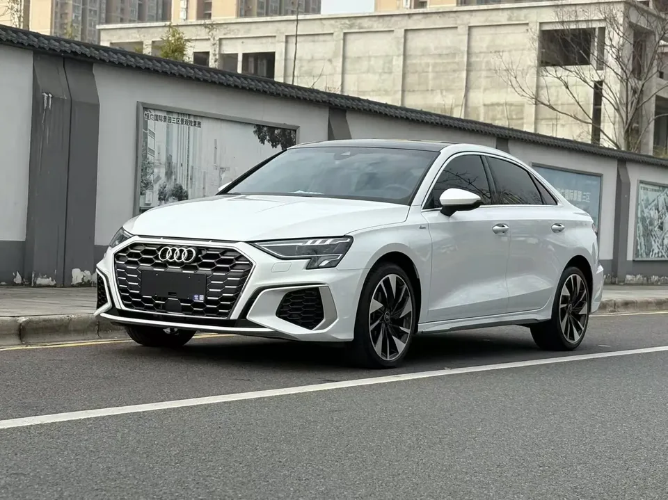 Audi A3 A3L Limousine 35 TFSI Fashionable and Elegant 2023 — фото 1, купить с доставкой в Москву