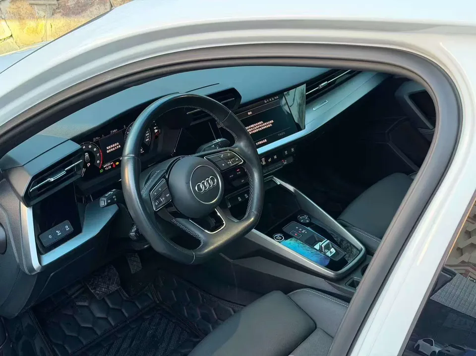 Audi A3 Sportback 35 TFSI stylish and sporty 2022 — миниатюра 3
