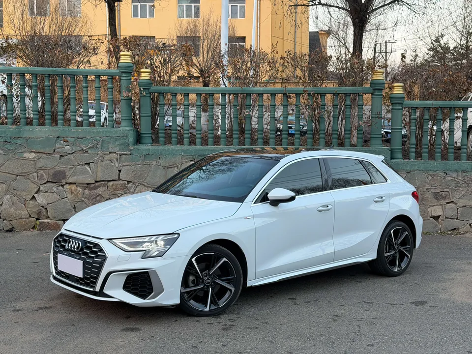 Audi A3 Sportback 35 TFSI stylish and sporty 2022 — фото 1, купить с доставкой в Москву