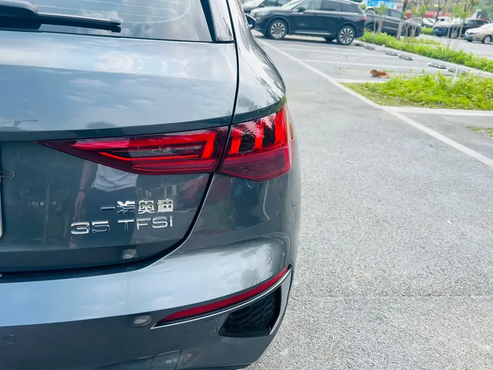 Audi A3 facelift Sportback 35 TFSI luxury sports model 2024 — миниатюра 3