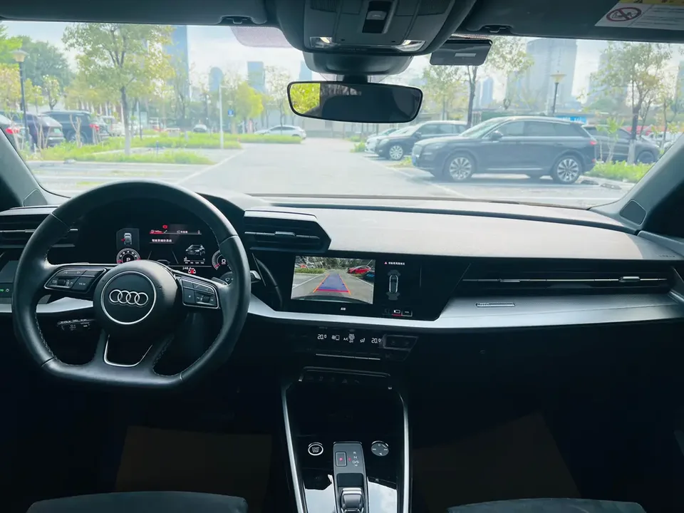 Audi A3 facelift Sportback 35 TFSI luxury sports model 2024 — миниатюра 4