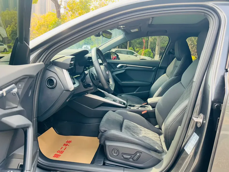 Audi A3 facelift Sportback 35 TFSI luxury sports model 2024 — миниатюра 5