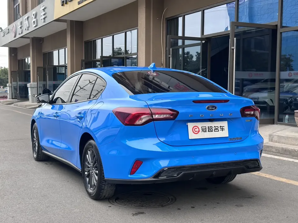 Ford Focus Sedan EcoBoost 180 Automatic Competition Edition 2023 — миниатюра 2