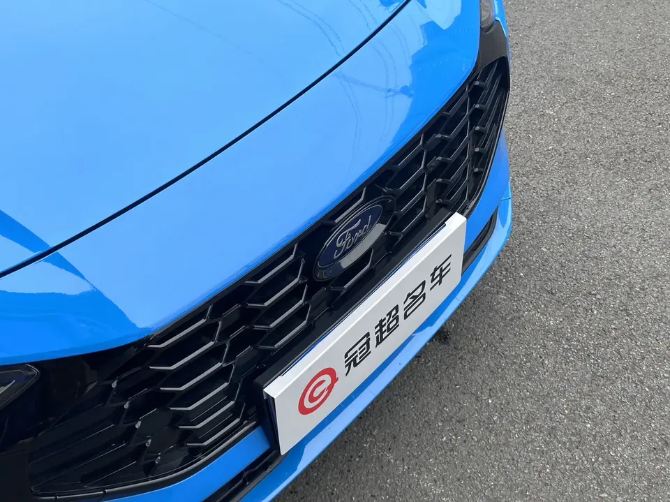 Ford Focus Sedan EcoBoost 180 Automatic Competition Edition 2023 — миниатюра 3