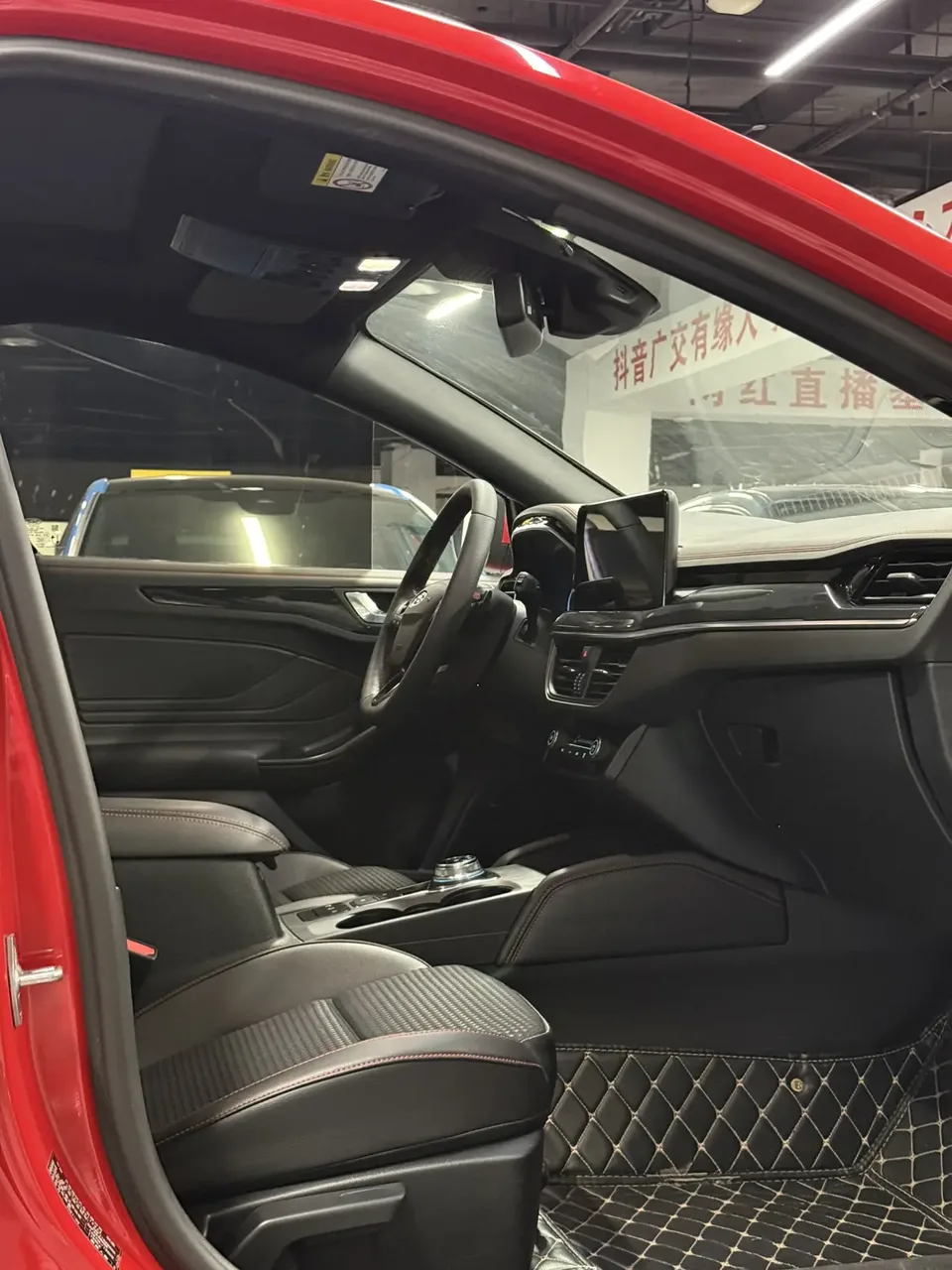 Ford Focus Focus 2021 hatchback EcoBoost 180 automatic ST Line 2022 — миниатюра 3