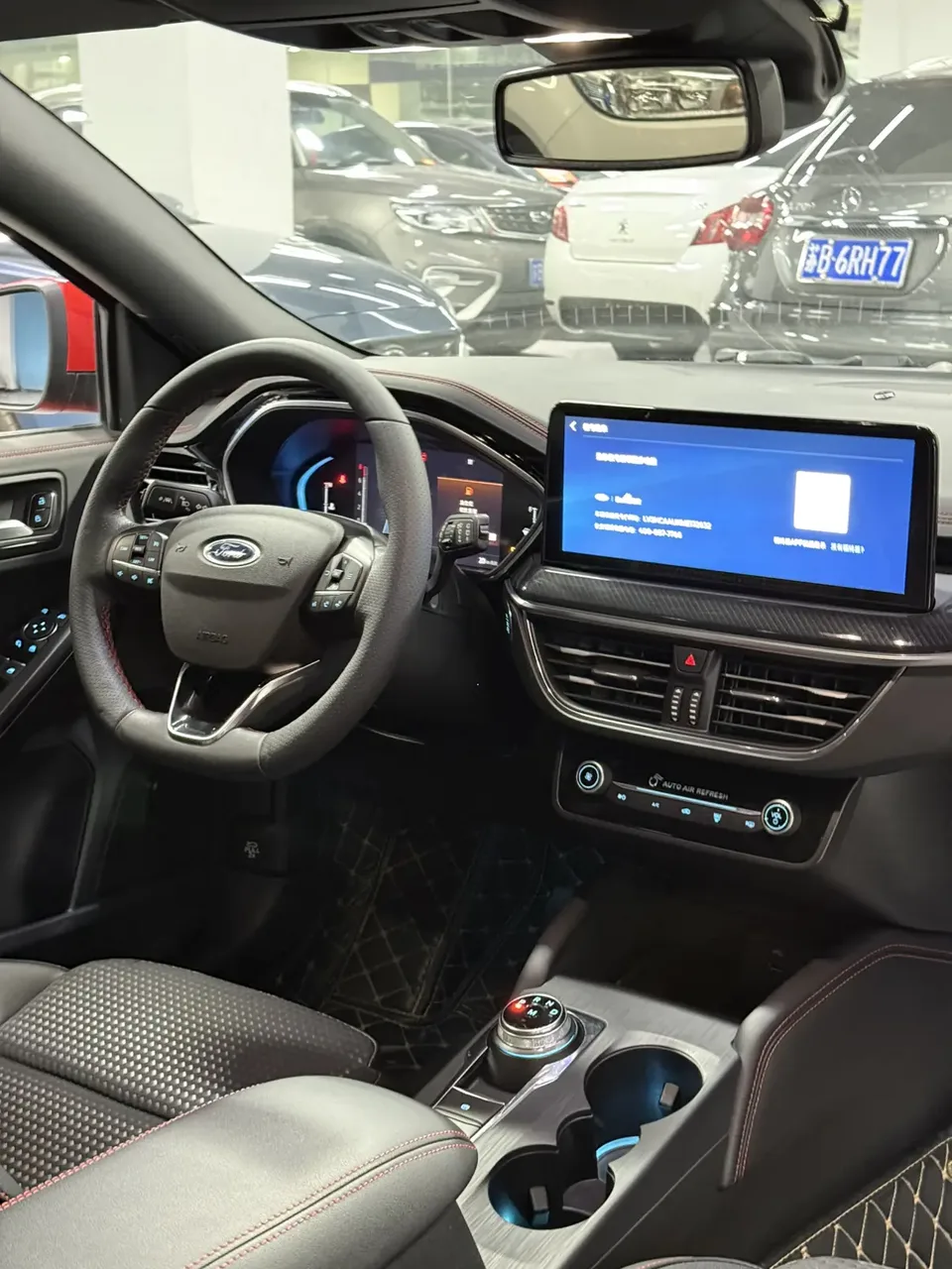 Ford Focus Focus 2021 hatchback EcoBoost 180 automatic ST Line 2022 — миниатюра 4