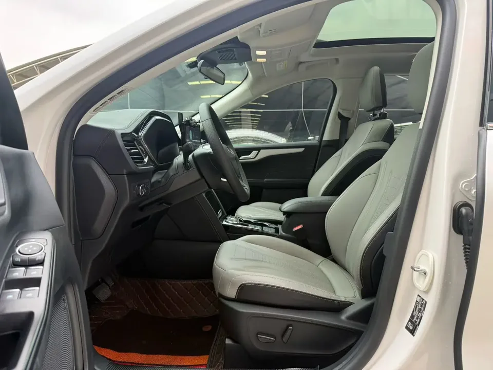 Ford Escape 2024 EcoBoost 245 2WD Premium Edition 2024 — миниатюра 3