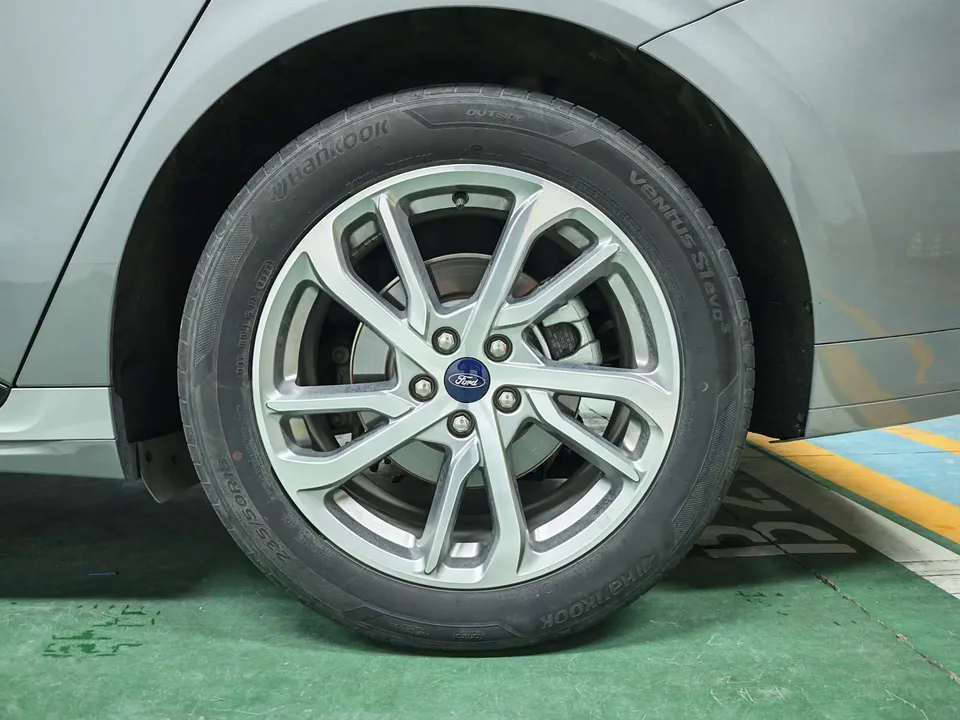 Ford Mondeo facelift EcoBoost 245 luxury model 2022 — миниатюра 3
