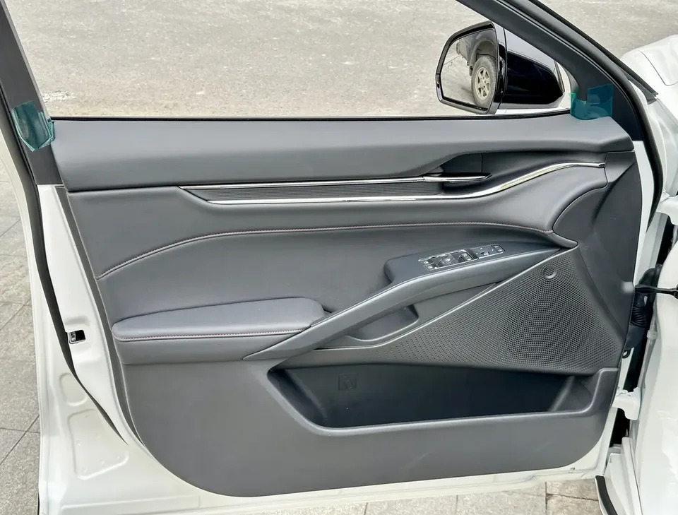 Ford Mondeo Mondeo EcoBoost 245 Luxury 2023 — миниатюра 2