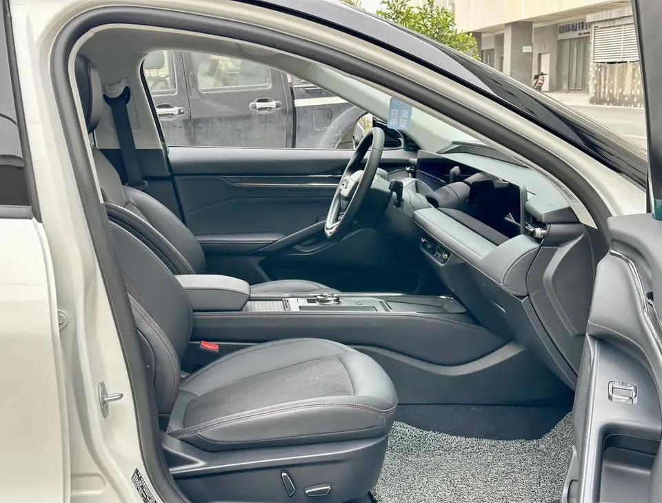 Ford Mondeo Mondeo EcoBoost 245 Luxury 2023 — миниатюра 5