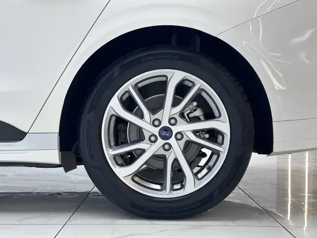 Ford Mondeo facelift EcoBoost 245 luxury model 2022 — миниатюра 3