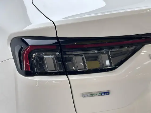 Ford Mondeo facelift EcoBoost 245 luxury model 2022 — миниатюра 4