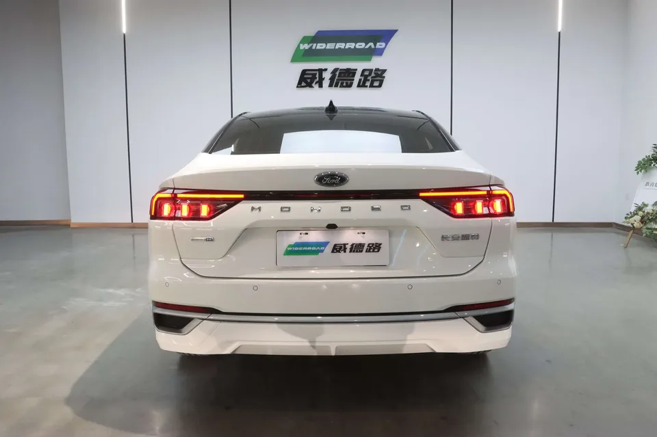 Ford Mondeo Mondeo EcoBoost 245 Luxury 2024 — миниатюра 2