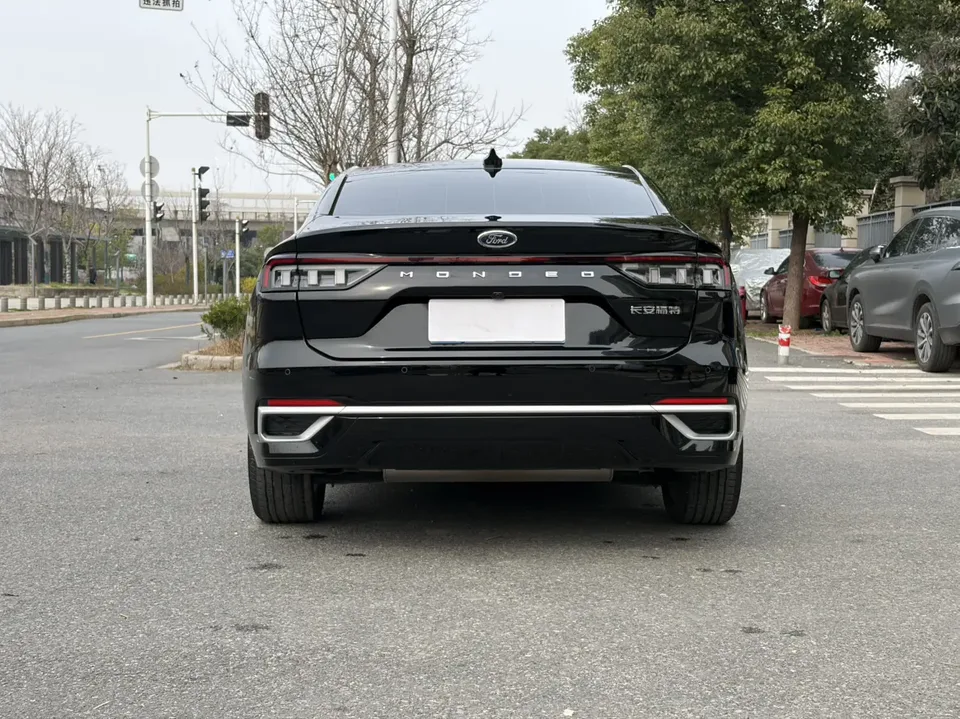 Ford Mondeo Mondeo EcoBoost 245 Luxury 2024 — миниатюра 5