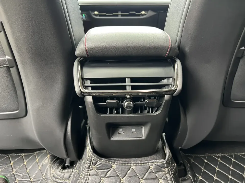 Ford Mondeo facelift EcoBoost 245 luxury model 2024 — миниатюра 2