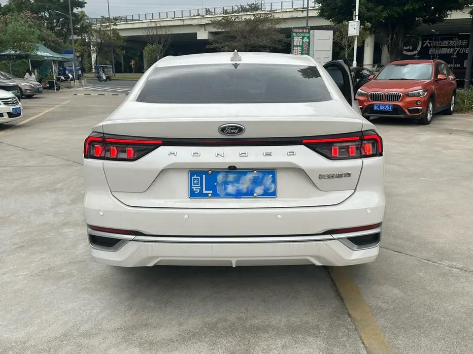 Ford Mondeo Mondeo EcoBoost 180 Luxury 2024 — миниатюра 2