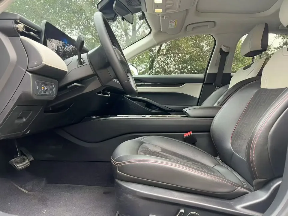 Ford Mondeo facelift EcoBoost 245 luxury model 2022 — миниатюра 3