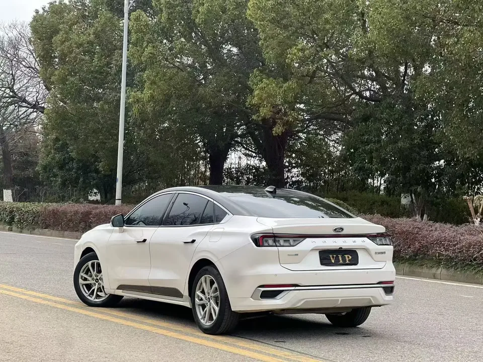 Ford Mondeo facelift EcoBoost 245 luxury model 2022 — миниатюра 4