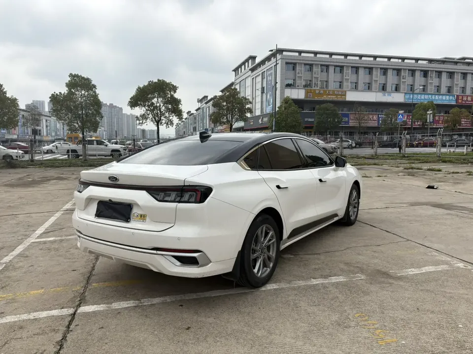 Ford Mondeo Mondeo EcoBoost 245 Luxury 2024 — миниатюра 2