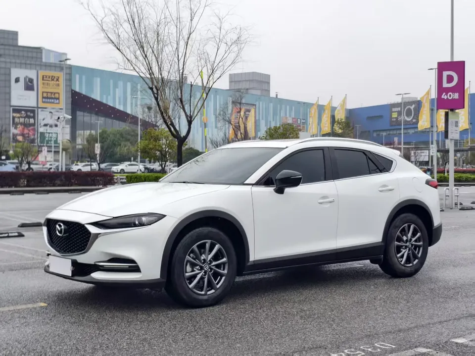 Mazda CX-4 Mazda CX-4 2021 2.0L 2WD Blue Sky Vitality Edition 2022 — photo 1, buy with delivery to Moscow