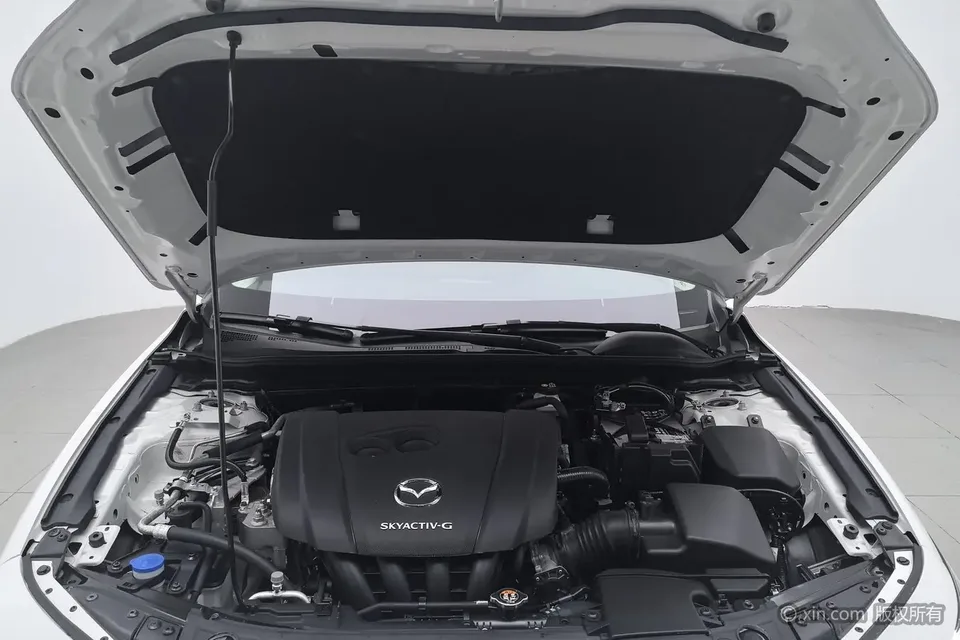 Mazda Axela 2.0L automatic premium version 2023 — миниатюра 2