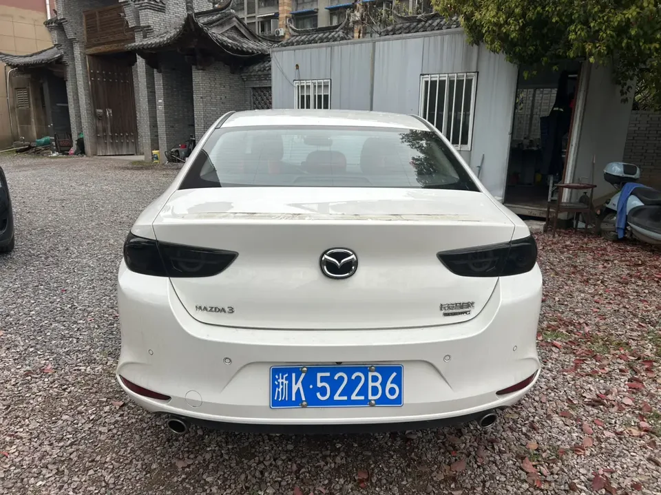 Mazda Axela Mazda3 2022 2.0L automatic quality version 2023 — thumbnail 2