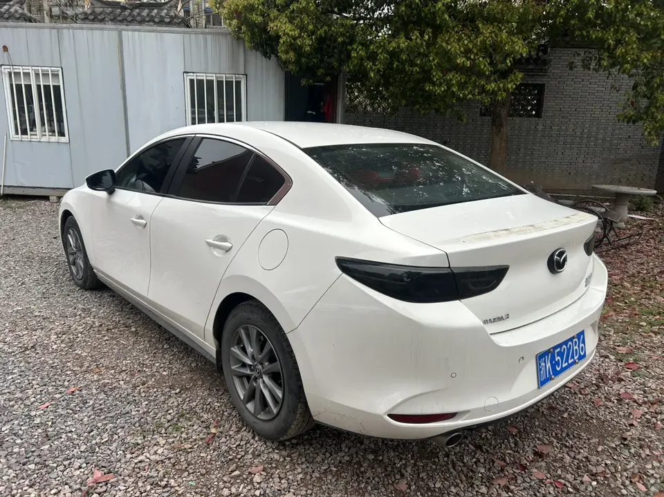 Mazda Axela Mazda3 2022 2.0L automatic quality version 2023 — thumbnail 4