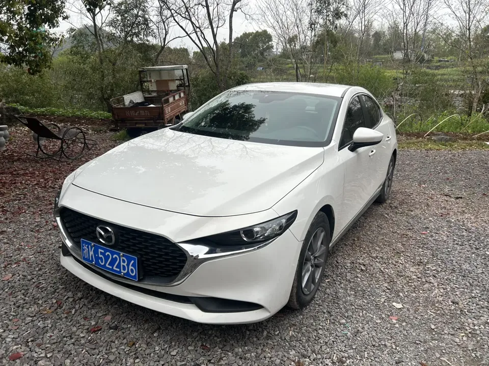 Mazda Axela Mazda3 2022 2.0L automatic quality version 2023 — photo 1, buy with delivery to Moscow