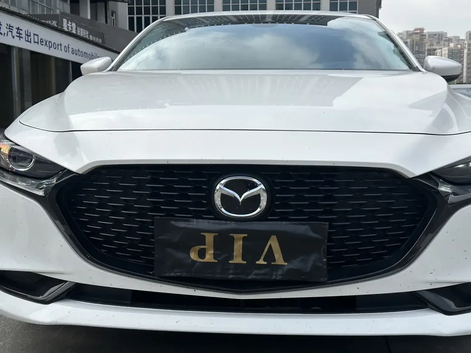 Mazda Axela Mazda3 2022 2.0L automatic quality version 2023 — thumbnail 4