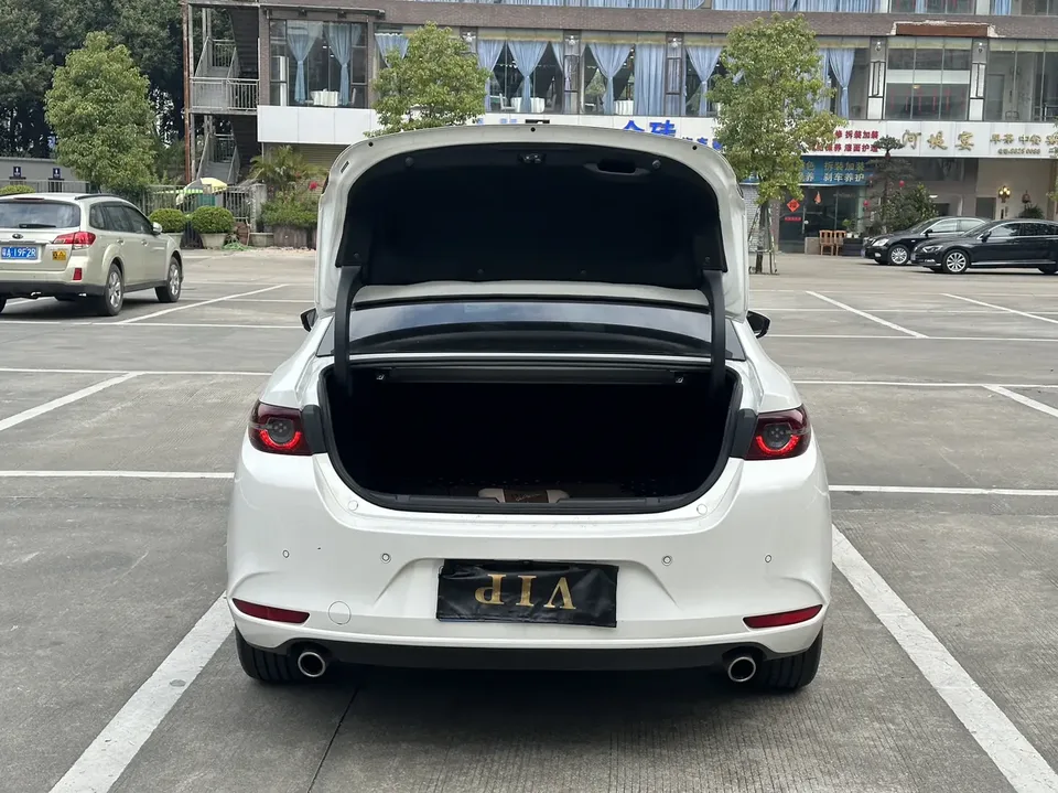 Mazda Axela Mazda3 2022 2.0L automatic quality version 2023 — thumbnail 5