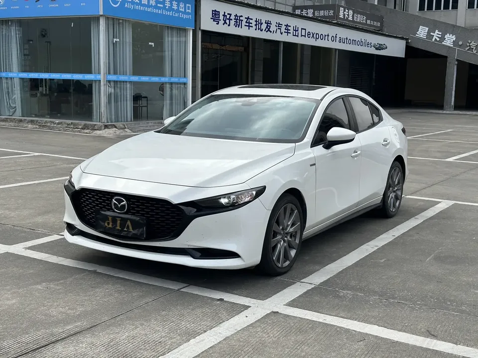 Mazda Axela Mazda3 2022 2.0L automatic quality version 2023 — photo 1, buy with delivery to Moscow