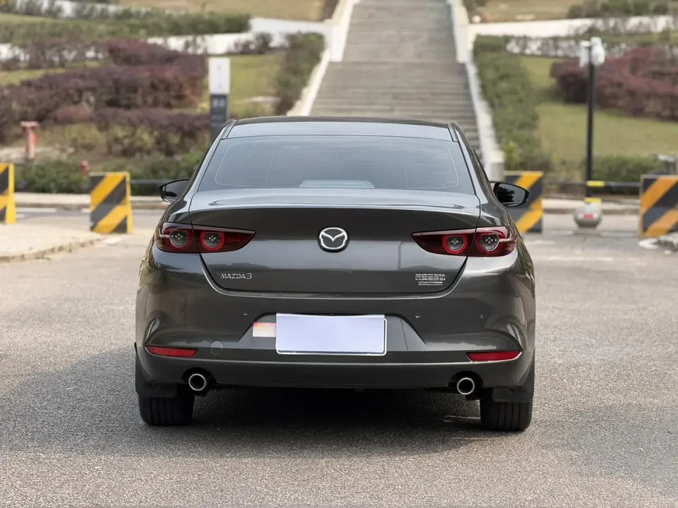 Mazda Axela 2.0L automatic quality version 2023 — миниатюра 2