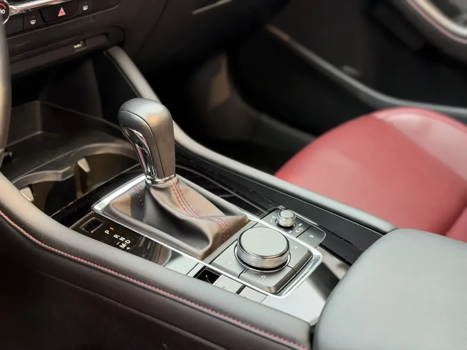 Mazda Axela 2.0L automatic quality version 2023 — миниатюра 4