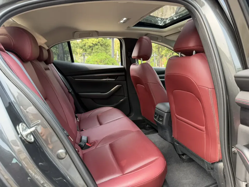 Mazda Axela 2.0L automatic quality version 2023 — миниатюра 5