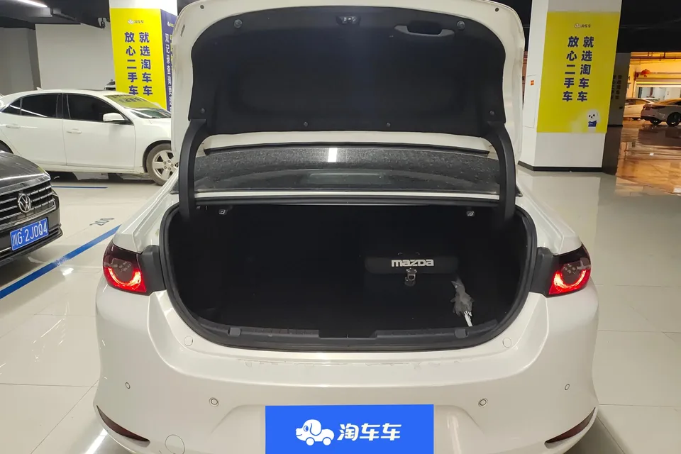 Mazda Axela Mazda3 2023 2.0L Automatic Quality Edition 2024 — thumbnail 5