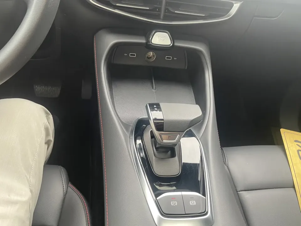 MG 5 5 2025 MG5 2025 300TGI Global Flagship Edition 2025 — миниатюра 4