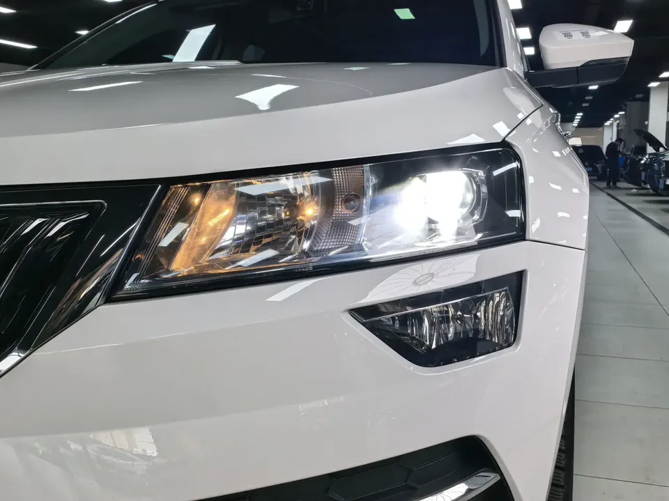 Skoda Karoq facelift TSI280 luxury version 2022 — миниатюра 3